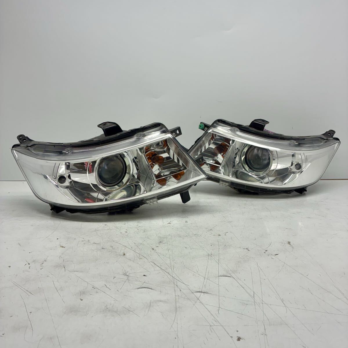 良品【コーティング済】スズキ MH23S ワゴンR スティングレー ヘッドライト ランプ レンズ 左右セット LR HID koito 100-59191 P80527