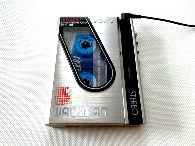 美品 SONY Walkman WM-30 スライド式カセットケースサイズ 再生専用ウォークマン