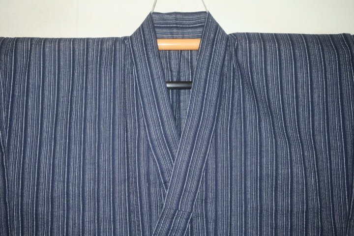 弐11590RM 遠州織綿麻 男着物単衣浴衣 裄70丈142К透かし織 藍色の滝縞絣 新品