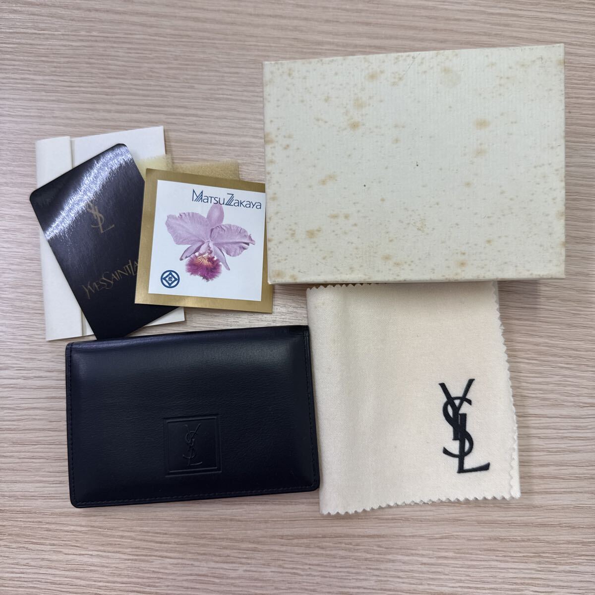 【新品未使用・箱付き】YVES SAINT LAURENT イヴ・サンローラン ブラック レザー カードケース 名刺入れ レディース メンズ 黒