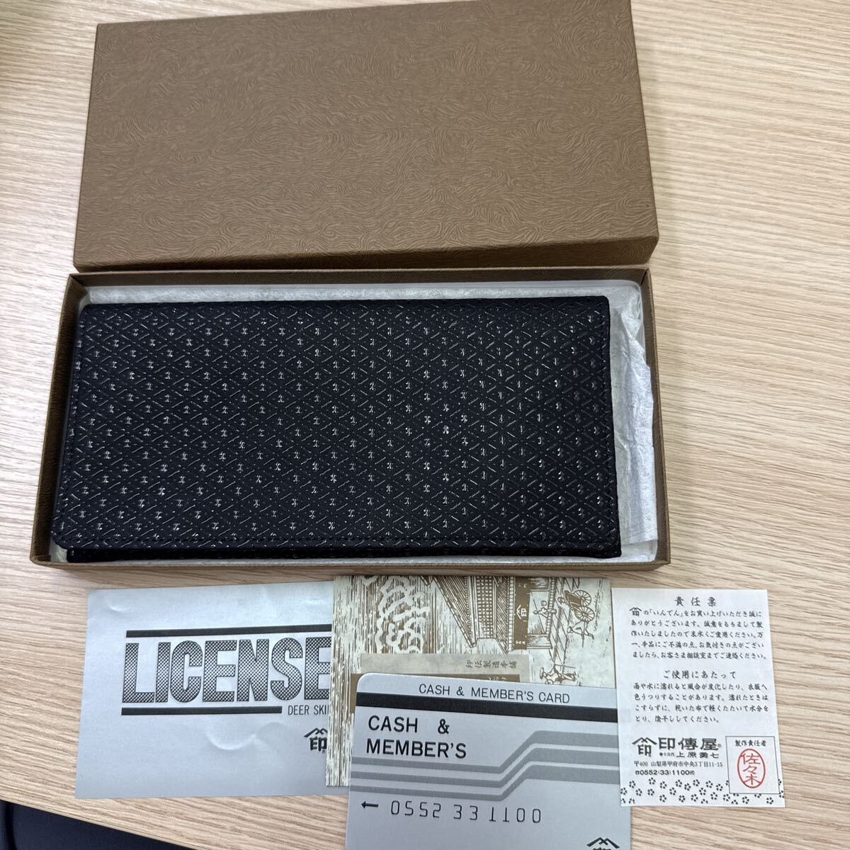 【新品未使用・箱付き】印傳屋 INDEN-YA 甲州印伝 鹿革 漆柄 長財布 小銭入れなし メンズ レザー ウォレット 和柄 財布