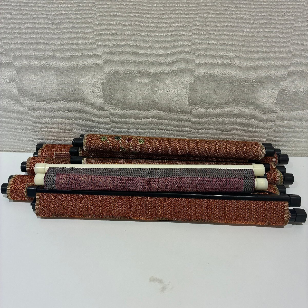 【589_58448】タペストリー まとめ8点 干支 翠峰 サトウハチロー 千令 珍品 刺繍 掛け軸 壁掛け 子 虎 龍 巳 馬 羊 申 和風 インテリア