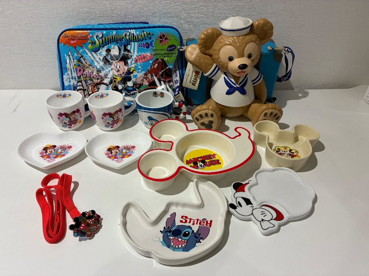 【249_00379】 [ディズニー] [ディズニーグッズ一式] [マグカップ] [小皿] [バッグ] [ストラップ] [ポップコーンバケット]