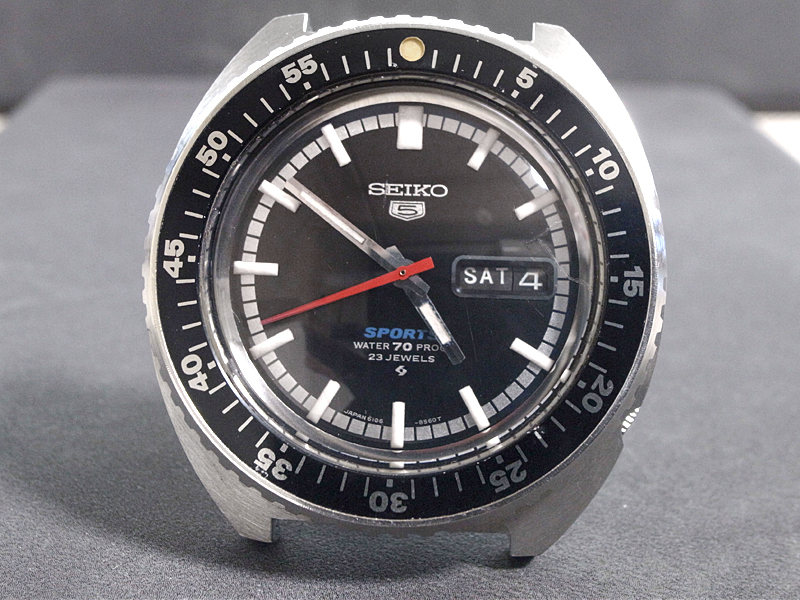 1969年10月製造　セイコー 5スポーツ　70m　回転ベゼル　23石　自動巻き　6106-8510