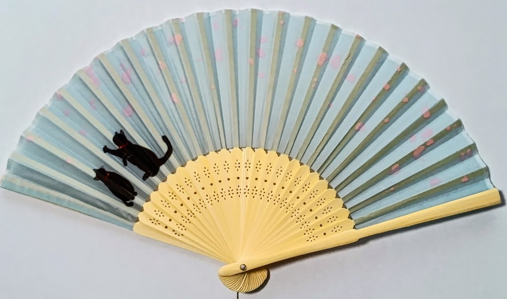 ★送料無料★すぐ発送します! 季節品のため早い者勝ち!【★高級品! 猫 桜 扇子 布タイプ 青 21㎝ 天然竹使用】ねこ ネコ 和風 せんす