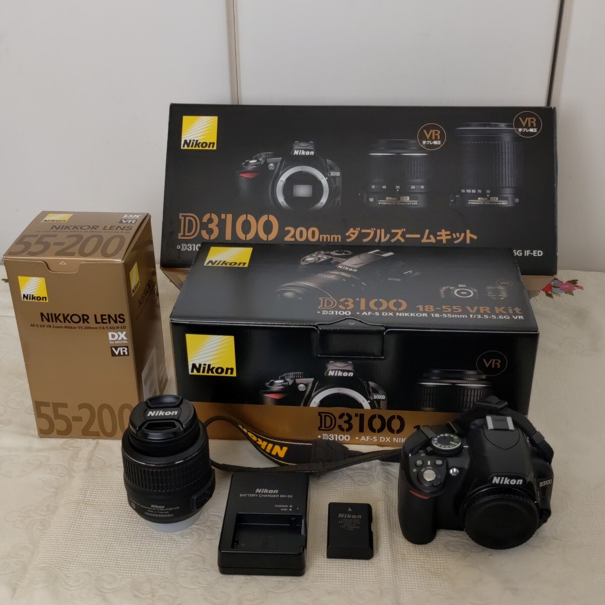 Nikon ニコン デジタル一眼レフカメラ D3100ダブルズームキット VR NIKKOR　18-55mm.55-200mm