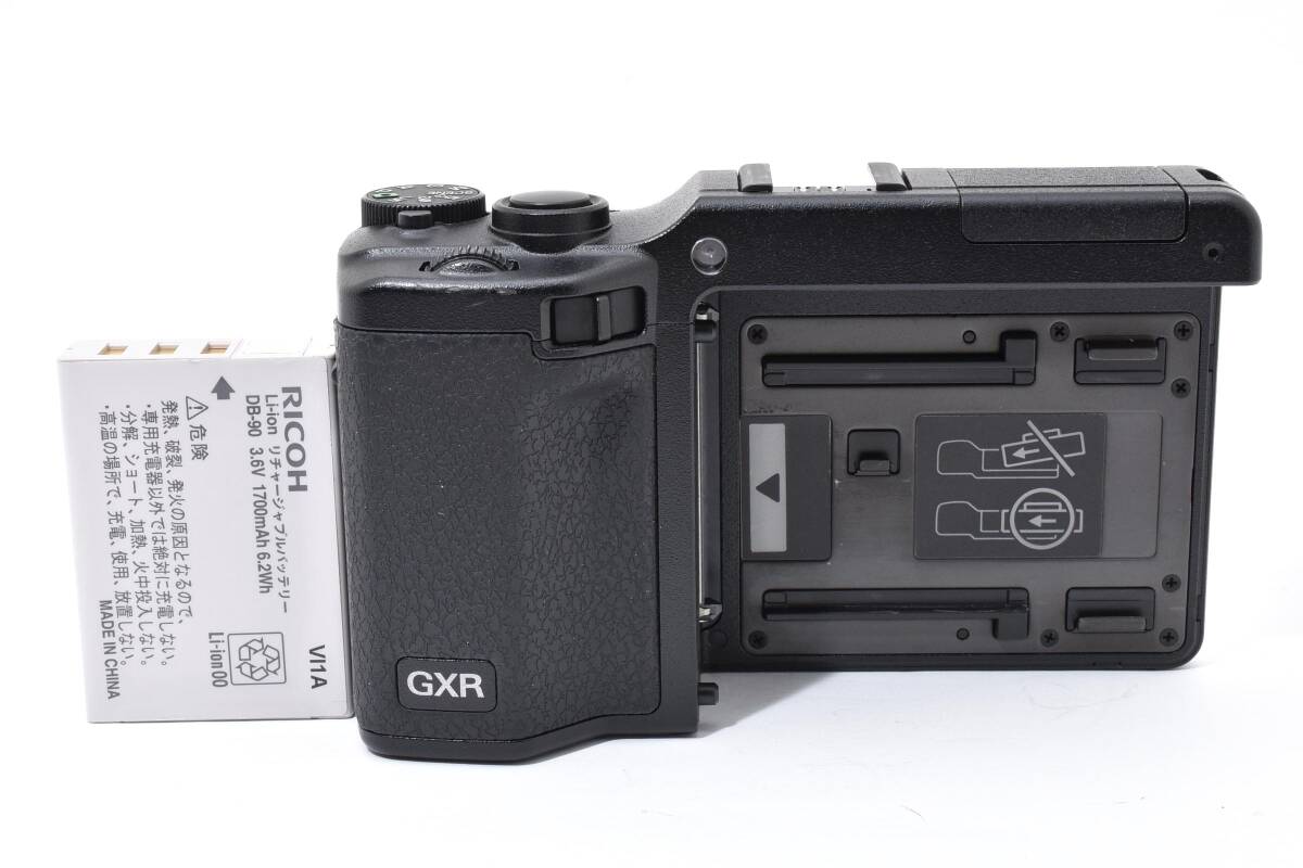 【美品】ショット数 【8回】 RICOH GXR ボディ リコー #3536
