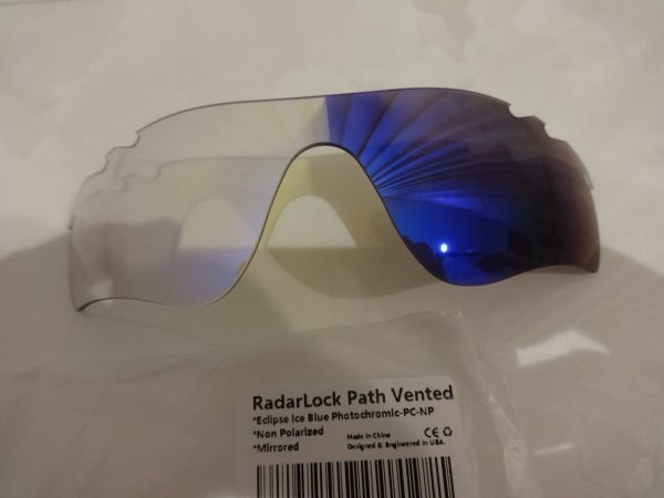 他多数出品中！レア2点のみ入荷！★オークリーレーダーロックパス用 カスタム調光レンズ　RadarLock Path VENTED ICE BLUE Photochromic