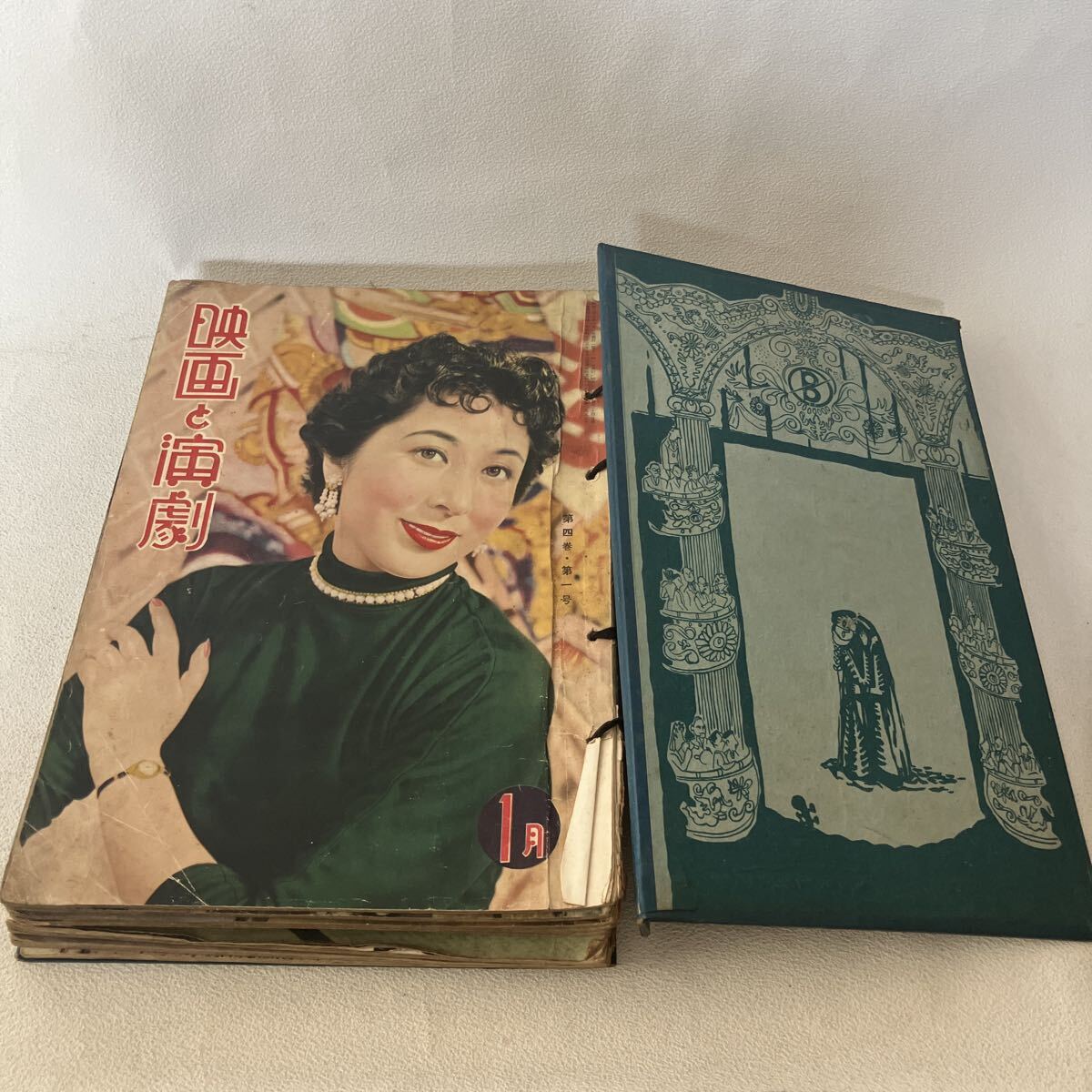 c760 80 昭和レトロ 映画と演劇 日本文化通信社 当時物 昭和28年 本 まとめて 綴り コレクション 長期保管品 破れやダメージ有り 古本 
