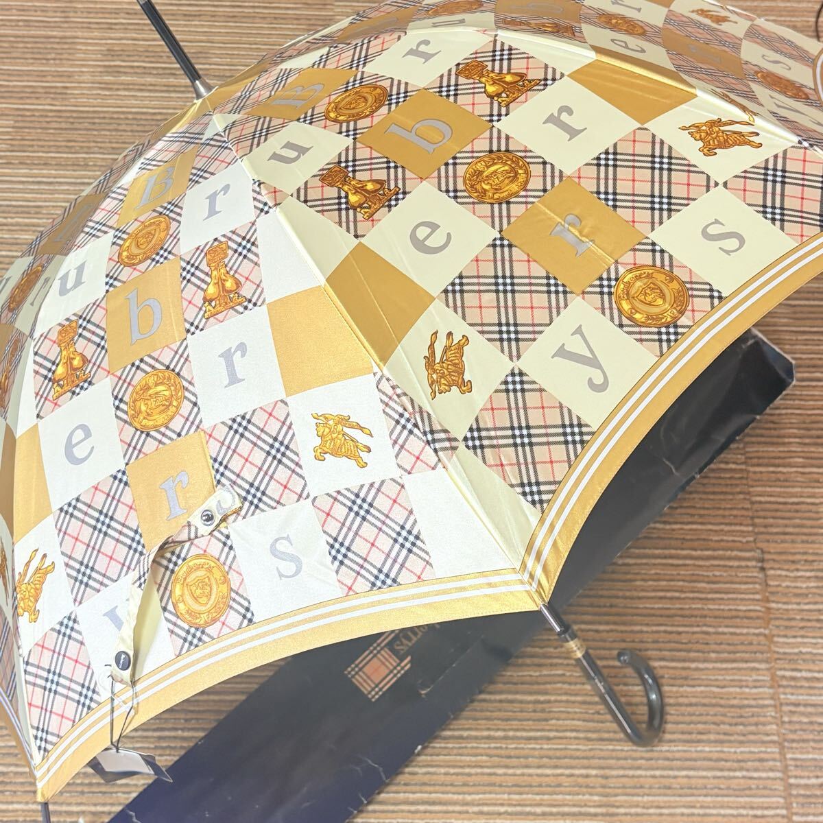 新品タグ付き　 Burberrys BURBERRY ノバチェック　 晴雨兼用長傘　文字ロゴホースロゴ　ゴージャスデザイン　高級傘