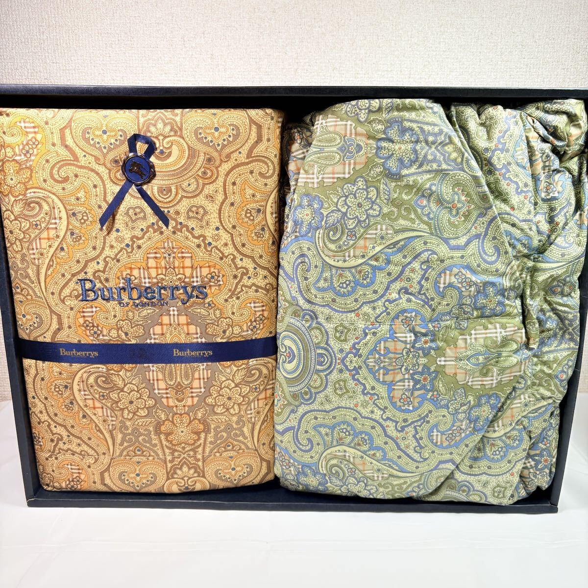 未使用品　 Burberrys BURBERRY バーバリー　羽毛肌掛けふとん　２枚組　ダウンケット　150×200cm グリーン　ベージュ　ノバチェック