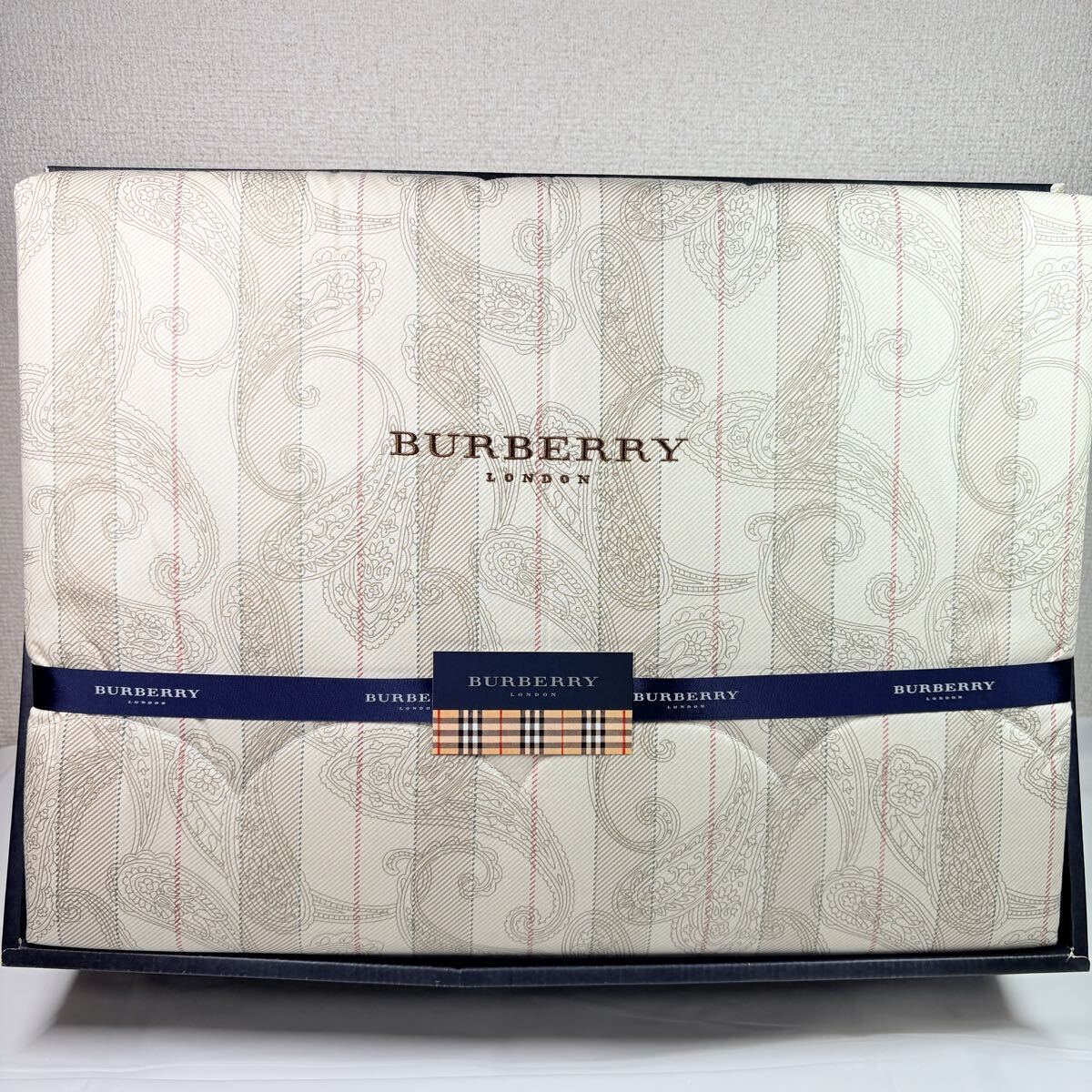 美品未使用品　BURBERRY バーバリー 羊毛混 肌掛け布団 ペイズリー柄　150×200cm ギフト