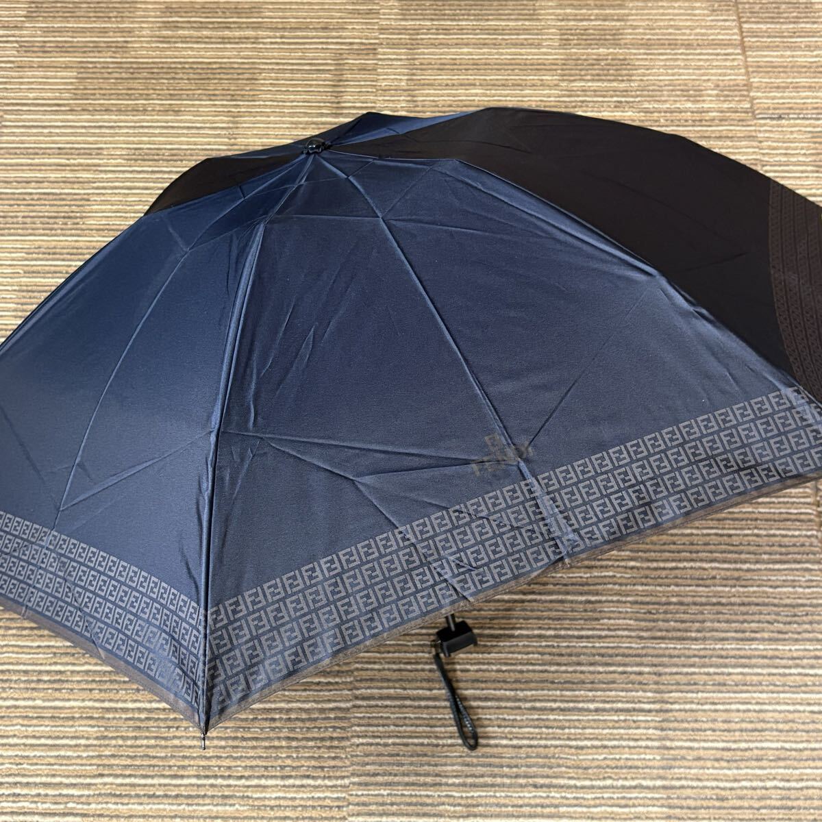 FENDI フェンディ　ズッカ柄　FF柄　晴雨兼用折りたたみ傘　ブラック