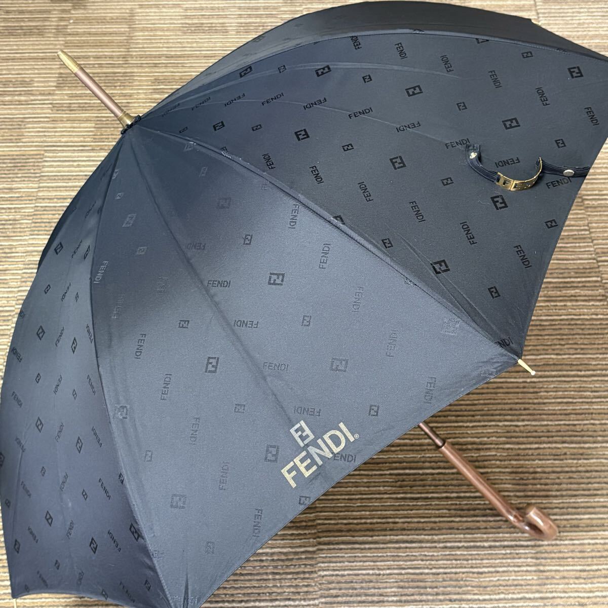 FENDI フェンディ　 ズッカ柄　文字ロゴ　総柄　 晴雨兼用長傘　木製アンブレラ　 FF柄　ブラック