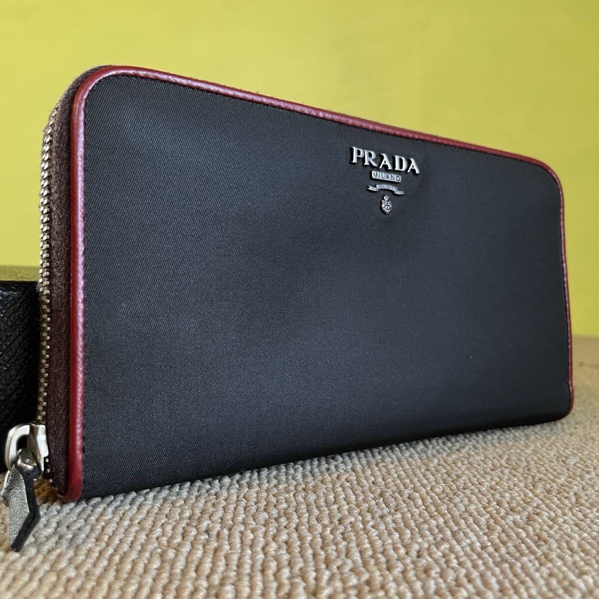 一円　極美品 PRADA プラダ サフィアーノレザー ラウンドファスナー ウォレット 長財布 財布 ロングウォレット ブラック　レッド