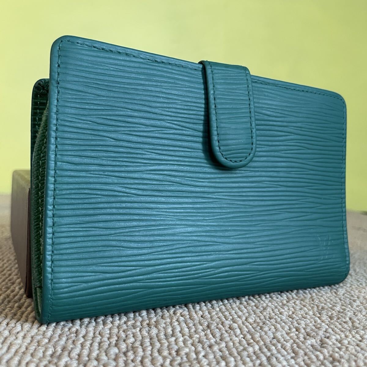1円　美品 LOUIS VUITTON エピ ルイヴィトン 財布 ウォレット 二つ折り グリーン コンパクト シリアル有り　