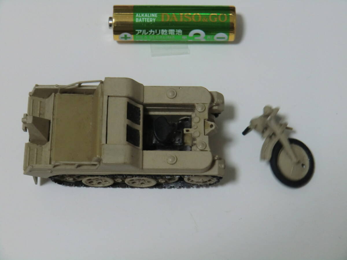 台２　昔の戦車っぽいプラモデル　（ジャンク）