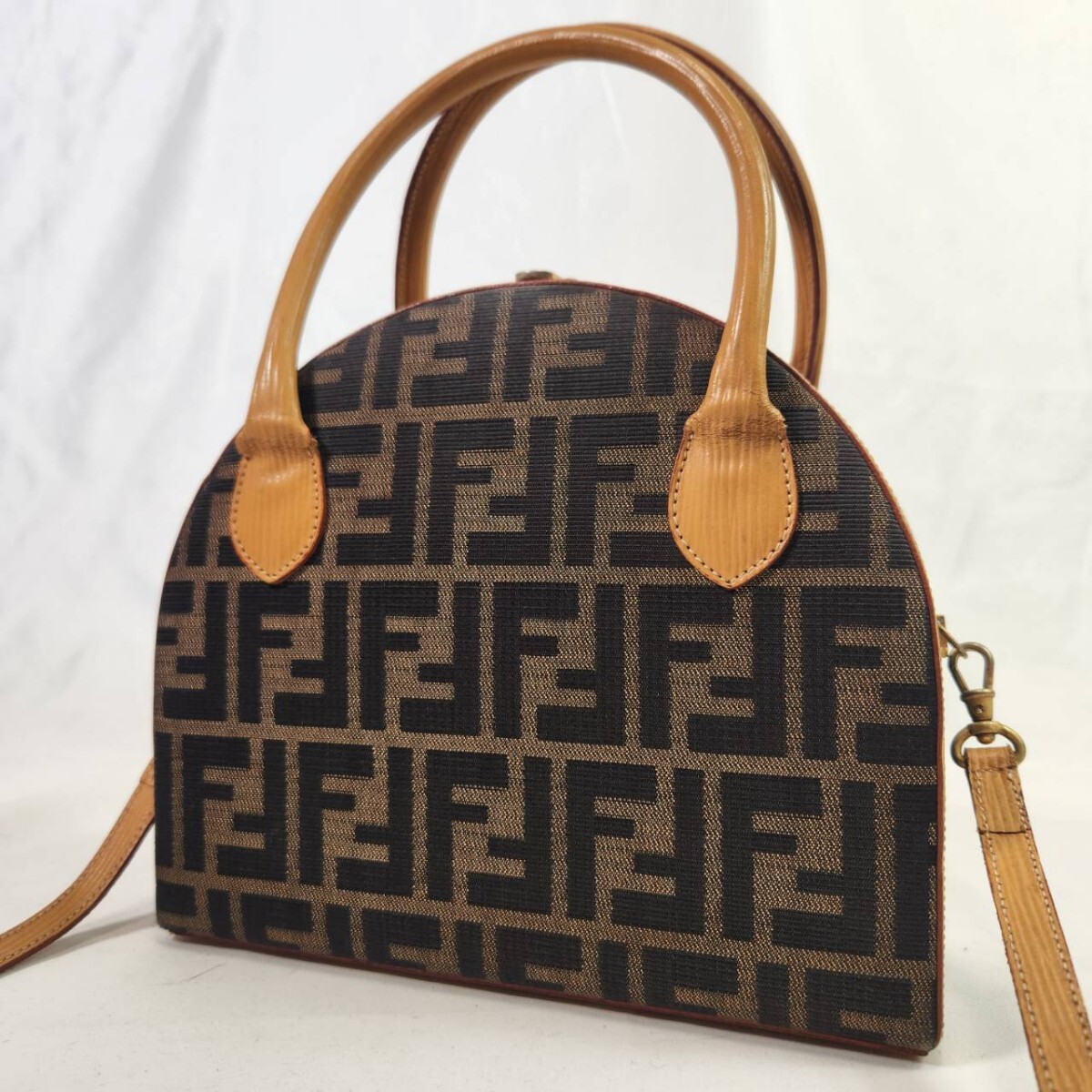 1円 FENDI フェンディ ショルダーバッグ トート ハンド ドーム型 2way ズッカ FF柄 ロゴ ゴールド金具 レザー 本革 ブラウン レディース