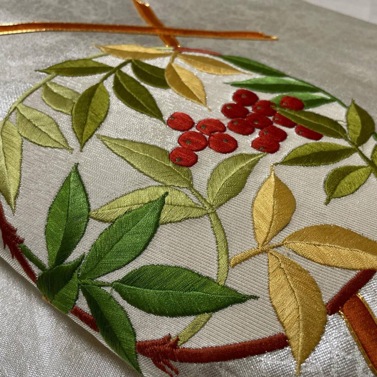 名古屋帯 刺繍の草花 九寸 正絹 着物 X-2218