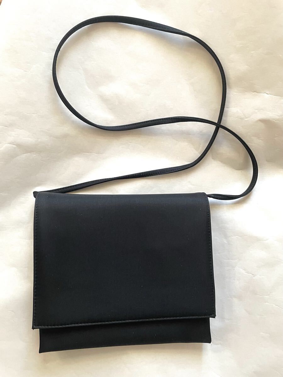 再々値下げ！美品★H&Mショルダー／ハンドバッグ　少しキラキラが入った黒　ミニポーチ付き★ 斜め掛け ショルダーバッグ