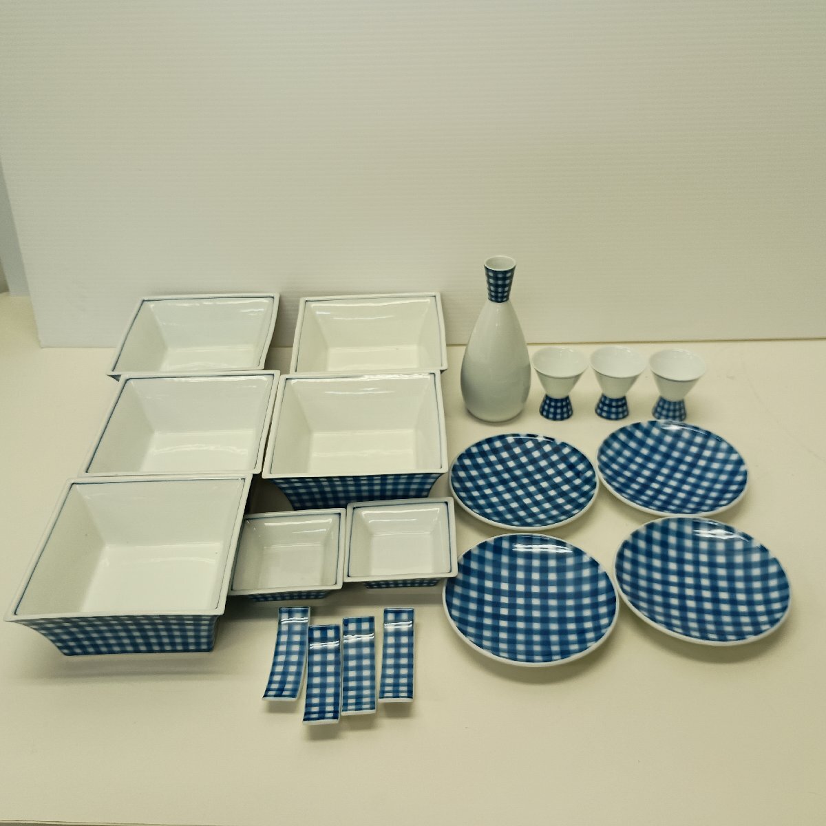 香蘭社 食器19点 チェック柄 青 小鉢 小皿 徳利 お猪口 箸置 オールド香蘭社 ギンガムチェック ビンテージ