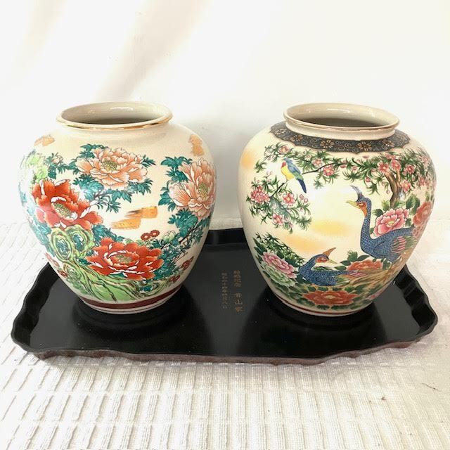 A23　九谷焼　壺　花柄