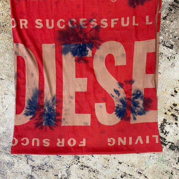 DIESEL TIE-DYE FRINGE SKARFディーゼル　ユニセックス　デカロゴ タイダイプリント ストール　ストールにも、水着　の上にも　パレオ