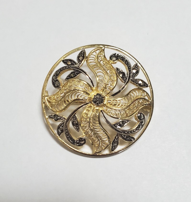 ブローチ 　レディース　 アクセサリー　6,8g 　美品