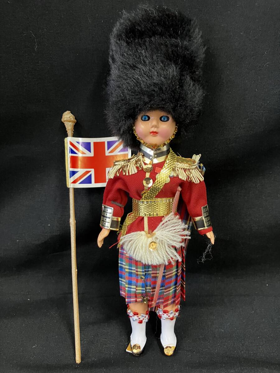 ★イギリス衛兵人形/男性/スリープアイ/バッキンガム宮殿　・SCOT FLAG OFFICER BY KENTON　GIFT ★1726管理★
