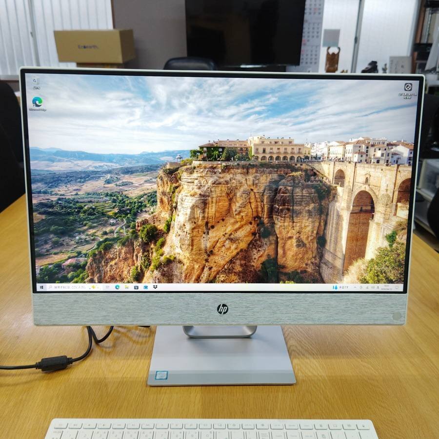 hp Pavilion 24 23.8型タッチパネル 一体型パソコン24-x015jp 7世代Core i7-7700T / メモリ8GB / SSD256GB HDD2TB★381t89