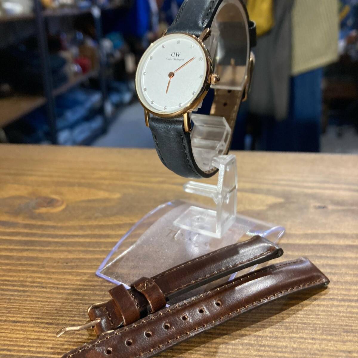 Daniel Wellington 腕時計 替えベルト付 電池交換済み 稼働品 中古 現状品 / ダニエルウェリントン ラインストーン アナログ 2針 クォーツ