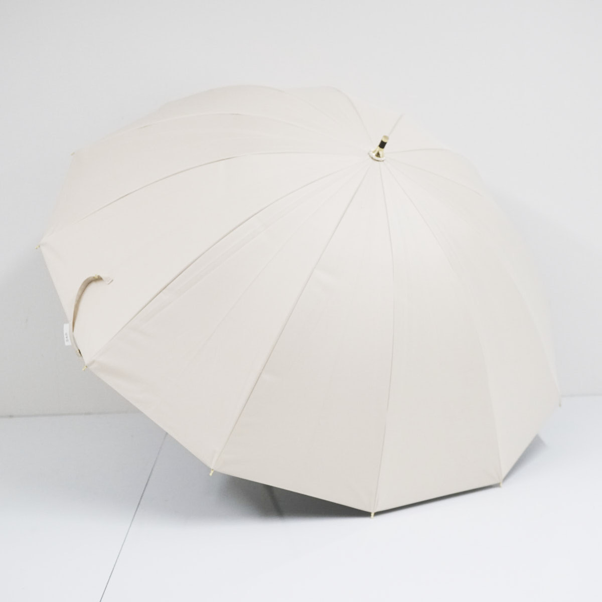 完全遮光100% 日傘　晴雨兼用 Wpc. UVO ウーボ 12本骨 USED美品 ベージュ 遮光 遮熱 UV　最強の日傘 寒竹手元 グラス骨 A3588