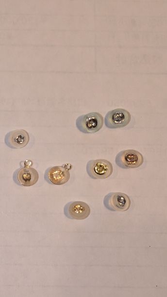 お得！税込価格！シリコン ピアスキャッチ K18X5個 K18WGX1個 K14WGX2個 PT900X1個 宅急便送料 110円　　 　