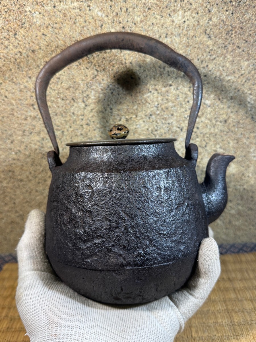 小振り　 龍文堂 宝珠形 満水容量800cc 明治時代 釜師 鉄瓶 煎茶道具