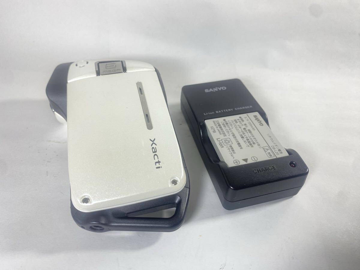簡易動作確認済！サンヨー SANYO Xacti DMX-CA65 バッテリーパック 充電器付属