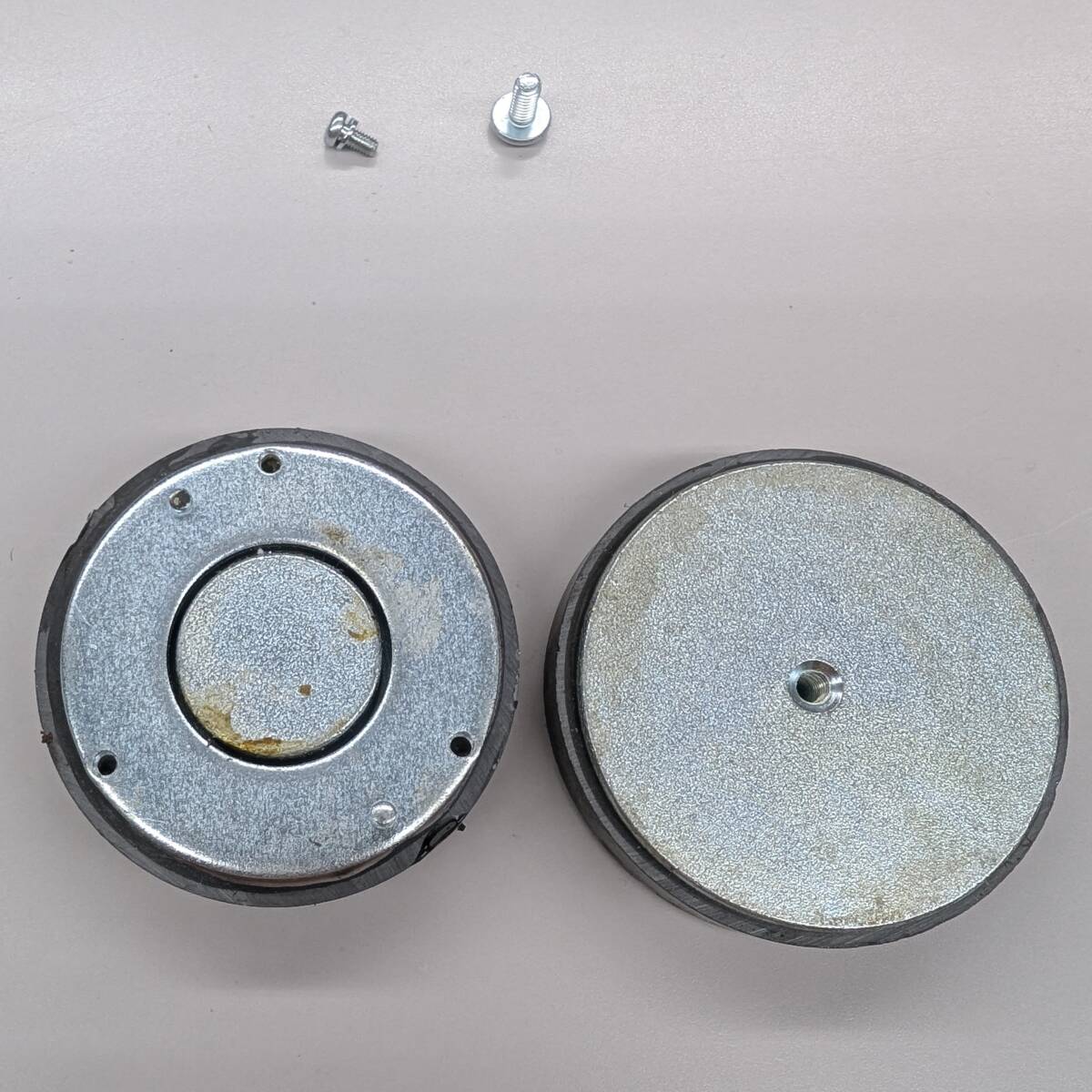 強力マグネット磁石 フェライト磁石 丸形 Φ59.17 × 16.10 240g 取付穴付き 取外し品 中古品 ２個セット