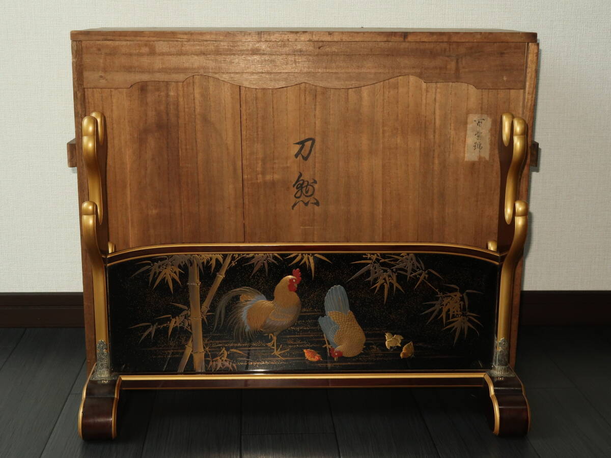 金蒔絵高級刀掛け.金張.軍鶏図蒔絵.時代物.大名家.友箱入.裏面に龍図彫.銀金具細工.繊細.拵刀剣刀装具甲冑武具鎧