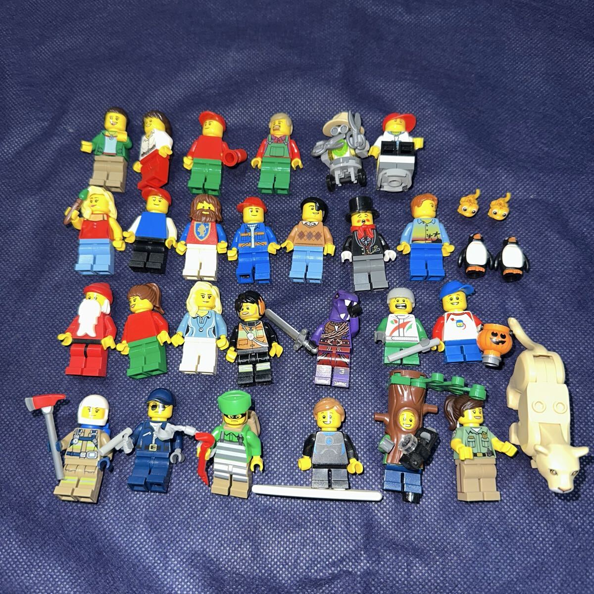 LEGO レゴ ブロック ミニフィグ 30体以上 サファリ メスライオン アナコンドライ族 ポリス ペンギン イモリ ゾボ サンタさん 子ども など