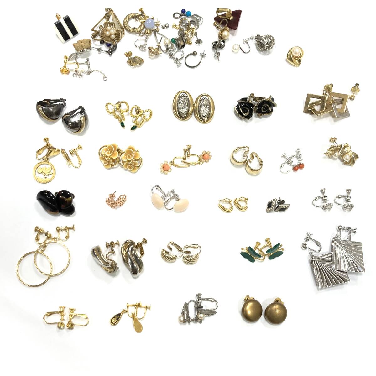 イヤリング ピアス アクセサリーまとめ 総重量約211.4ｇ ジャンク品 現状品 アンティーク品 素材 トップ 装飾品 ゴールド シルバーカラー