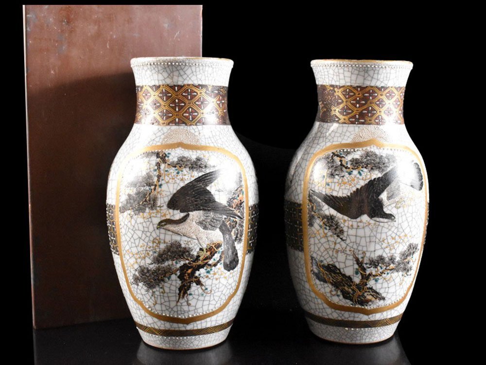 【雲】某有名収集家買取品 薩摩 金襴手 窓絵 松鷹絵 貫入 花瓶 双 一対 高さ19.5㎝ 箱付 古美術品(飾壺 花器)BY6702 OTjhgf