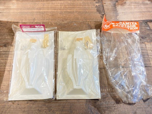 シェブロンモデルズ 1/20 99Ｔ後期型 カウルセット 車載カメラ付 など まとめて 同梱不可 [203-5357]