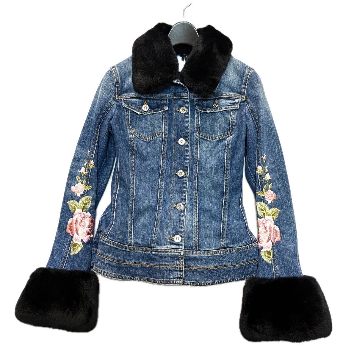 A■ 未使用 '定価 298,000円' イタリア製 Blumarine ブルマリン ラビットファー付き 花柄 刺繍 デニム ジャケット SIZE:38 婦人服 アウター