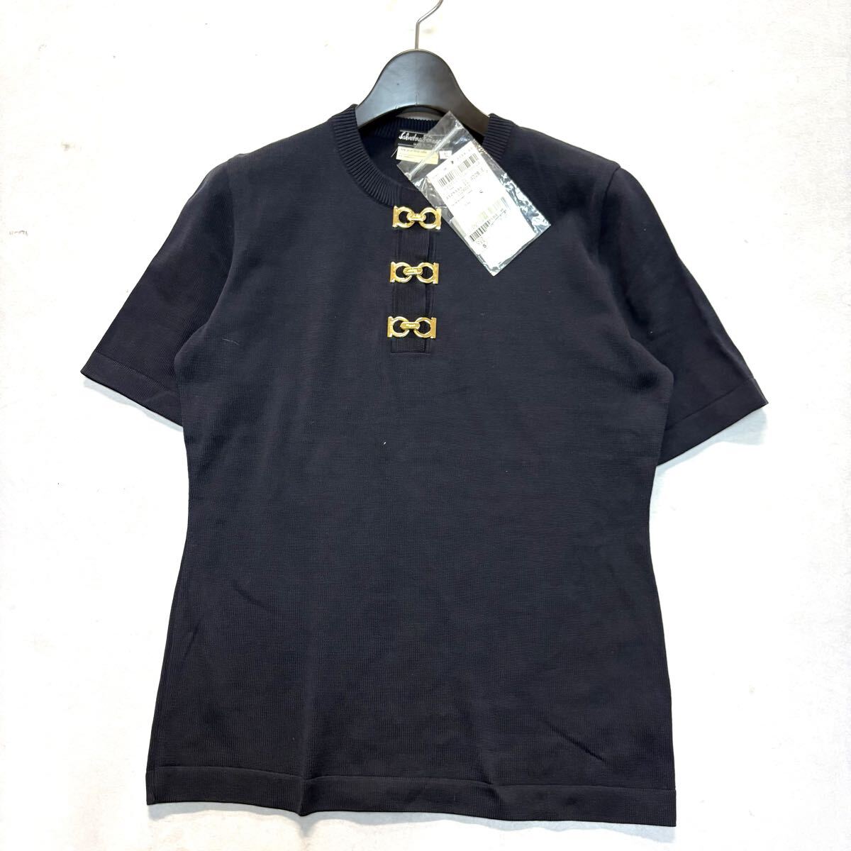 A ■ 未使用 'イタリア製' 高級婦人服 Salvatore Ferragamo サルヴァトーレフェラガモ 半袖 ガンチーニ ニット Tシャツ カットソー S NAVY
