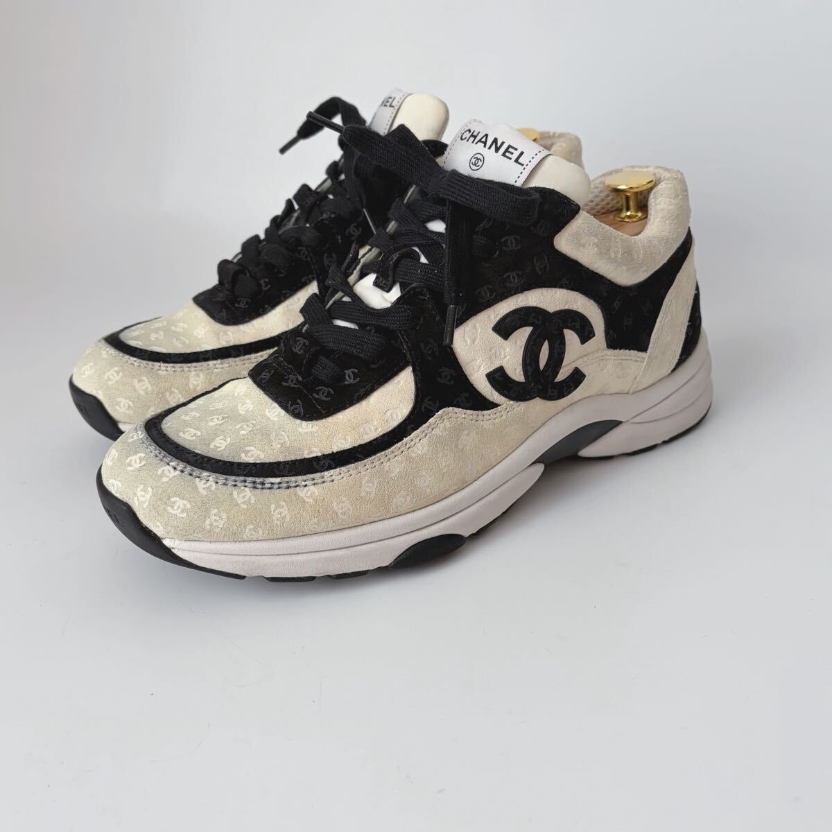 【美品】CHANEL シャネル スニーカー ココマーク総柄 デカココ メンズ 42 黒×白 ブラック 最高級デザイン スエードレザー 靴 シューズ
