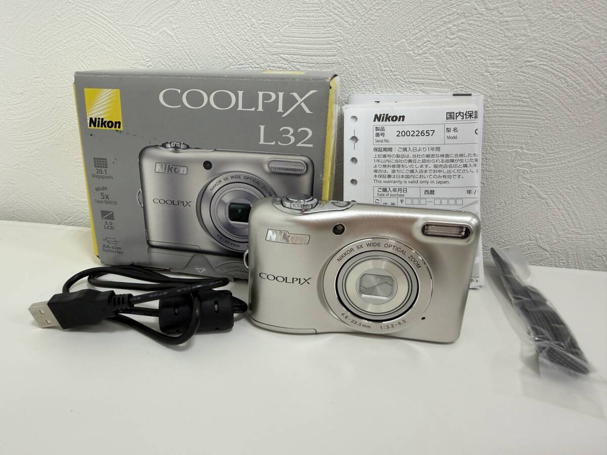 502★NIKON ニコン COOLPIX L32 単三乾電池で撮影 取説 キーホルダー 元箱付 デジカメ 未使用 保管品 美品 シルバー