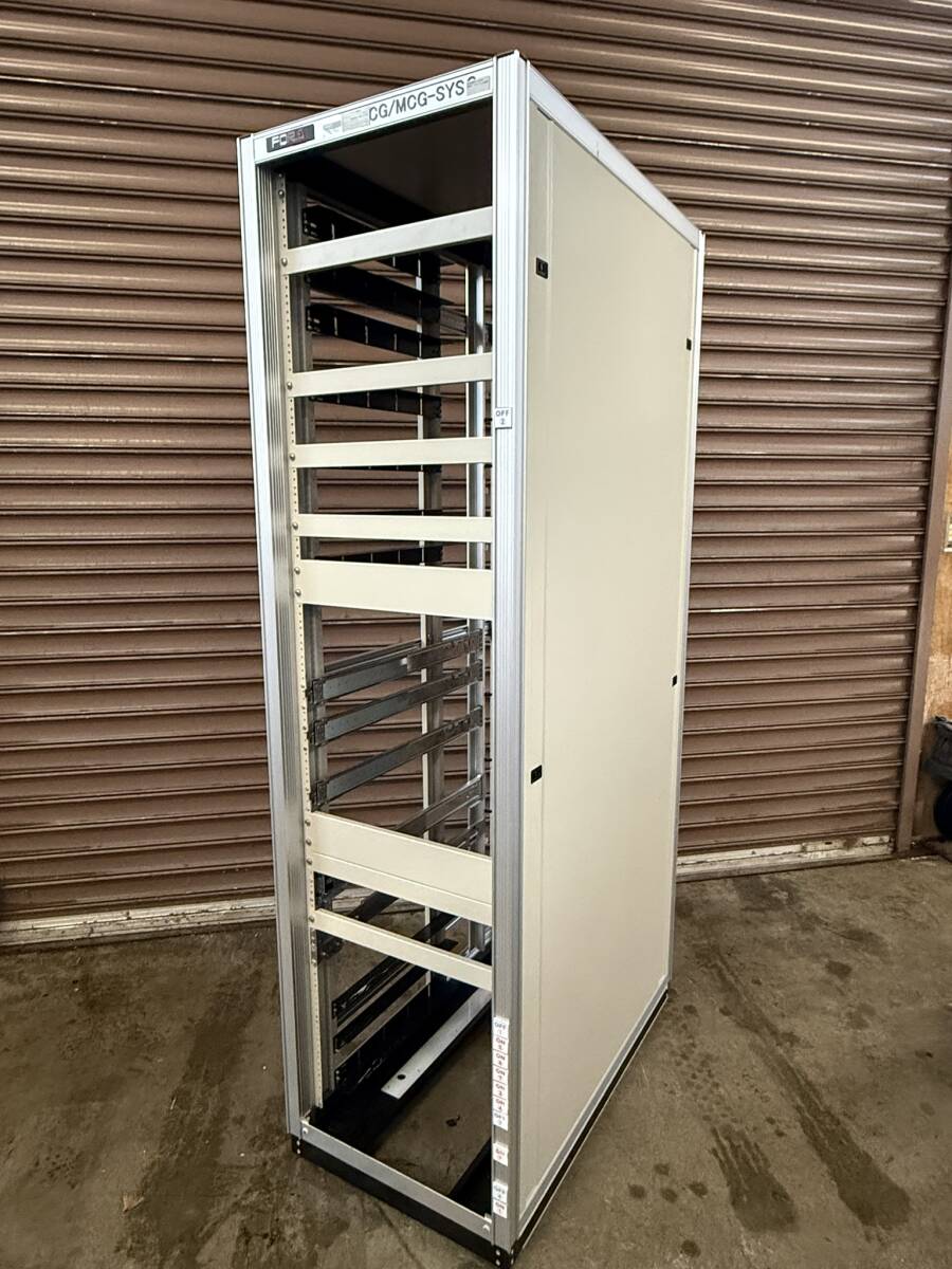 メーカー不明 サーバーラック 映像機器の収納にも！ 44U 全高2100mm 奥行き1000mm ラスト1本 EIAピッチ ネジ穴タイプ