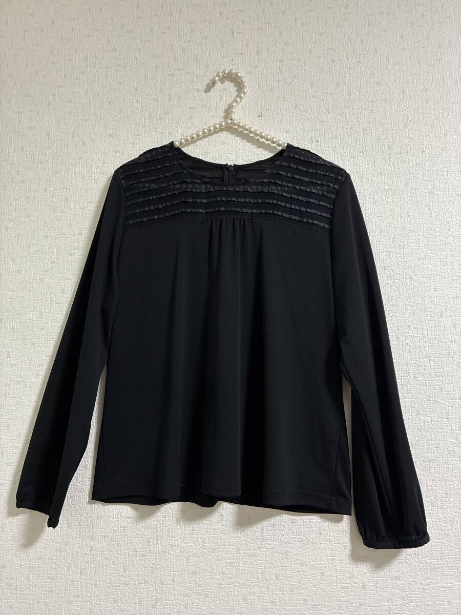 ジュニアー☆襟元部分のデザインが素敵な上品なトップス☆美品