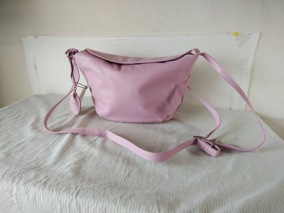★未使用品★6M4375F★ショルダ－バッグ★ 明るい目のサーモンピンク系　ｚｕｃｃｈｅｒｏ　牛革
