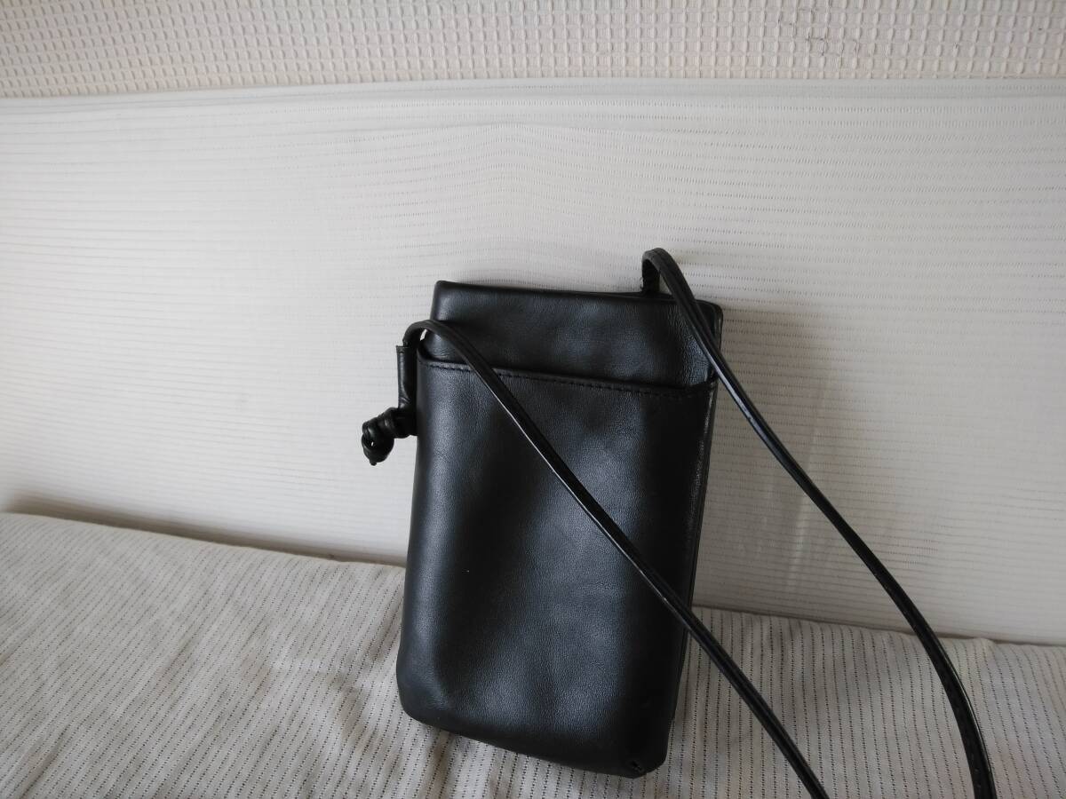 ★ほぼ美品★6M4387E★ショルダ－バッグ（スマホ）★ブラック　UNITED ARROWS　本革　綺麗です