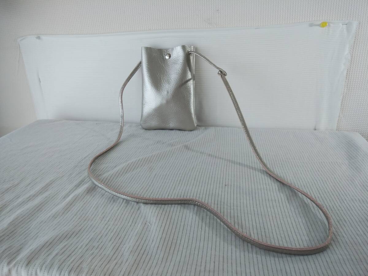 ★美品★1M4406E★ショルダ－バッグ★ 薄～～いシャンパンゴールド系　牛革　非常に綺麗です　メンズ＆レディース